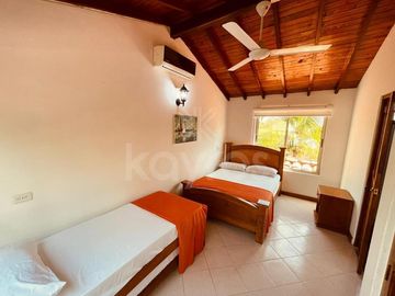 En Venta Cabaña de dos pisos para 12 personas en Tolú