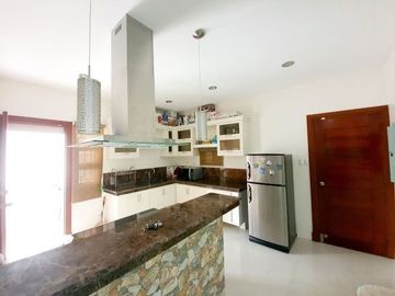 Corner Lot with 5 Bedrooms for SALE in Angeles City Near SM Clark