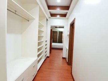 Corner Lot with 5 Bedrooms for SALE in Angeles City Near SM Clark