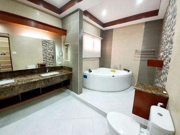 Corner Lot with 5 Bedrooms for SALE in Angeles City Near SM Clark