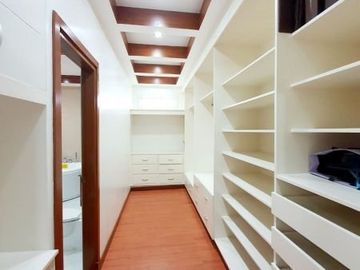 Corner Lot with 5 Bedrooms for SALE in Angeles City Near SM Clark