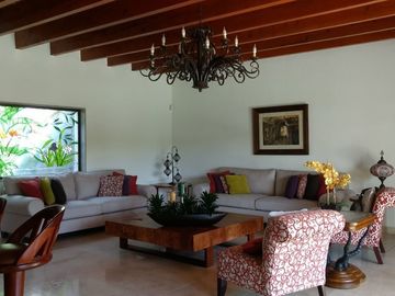 Residencia vigilancia fraccionamiento arbolado