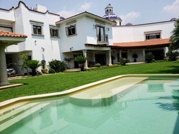 Residencia vigilancia fraccionamiento arbolado