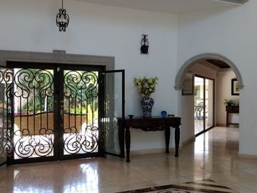 Residencia vigilancia fraccionamiento arbolado