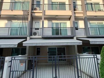 3 Bedroom Townhouse for sale at Baan Klang Muang Sukhumvit 77
