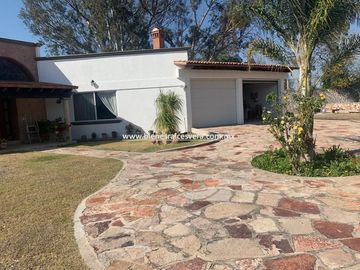 CASA EN VENTA EN TEQUISQUIAPAN EN GRANJAS RESIDENCIALES MARICHUY