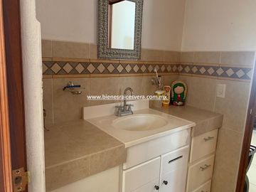 CASA EN VENTA EN TEQUISQUIAPAN EN GRANJAS RESIDENCIALES MARICHUY