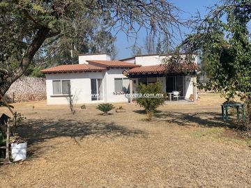 CASA EN VENTA EN TEQUISQUIAPAN EN GRANJAS RESIDENCIALES MARICHUY