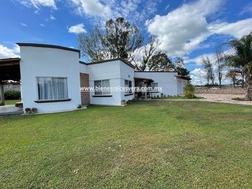 CASA EN VENTA EN TEQUISQUIAPAN EN GRANJAS RESIDENCIALES MARICHUY