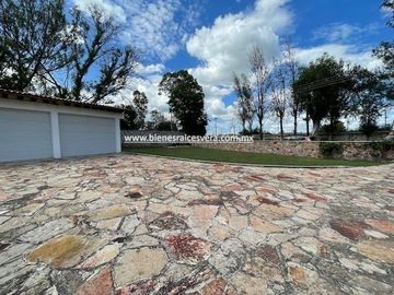 CASA EN VENTA EN TEQUISQUIAPAN EN GRANJAS RESIDENCIALES MARICHUY