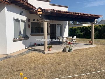 CASA EN VENTA EN TEQUISQUIAPAN EN GRANJAS RESIDENCIALES MARICHUY