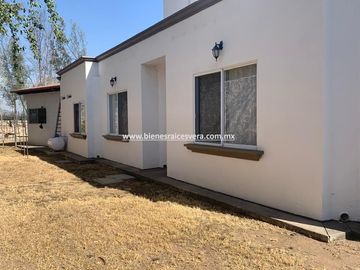 CASA EN VENTA EN TEQUISQUIAPAN EN GRANJAS RESIDENCIALES MARICHUY