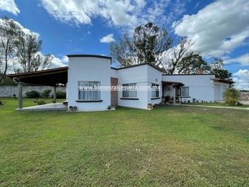 CASA EN VENTA EN TEQUISQUIAPAN EN GRANJAS RESIDENCIALES MARICHUY