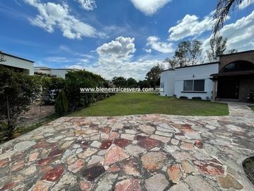 CASA EN VENTA EN TEQUISQUIAPAN EN GRANJAS RESIDENCIALES MARICHUY