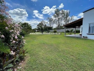CASA EN VENTA EN TEQUISQUIAPAN EN GRANJAS RESIDENCIALES MARICHUY
