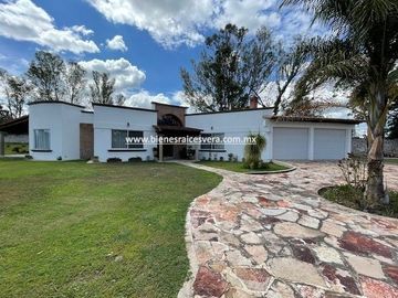 CASA EN VENTA EN TEQUISQUIAPAN EN GRANJAS RESIDENCIALES MARICHUY