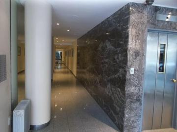 OPORTUNIDAD - Departamento en Venta en Balvanera 4 ambientes, 2 baños 98 m2 al contrafrente + cochera cubierta y baulera - Sarmiento 2100