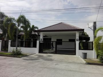 w/ pool Bungalow house & Lot for SALE in A.C near CLARK