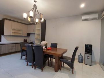DISEWAKAN RUMAH CANTIK (Full Furnish) DI METRO ALAM PONDOK INDAH JAKARTA SELATAN.