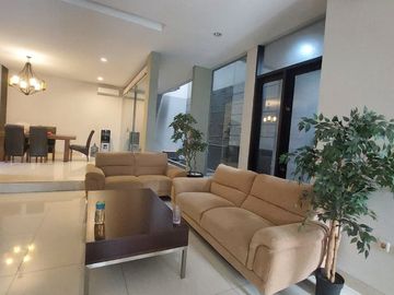 DISEWAKAN RUMAH CANTIK (Full Furnish) DI METRO ALAM PONDOK INDAH JAKARTA SELATAN.
