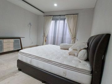 DISEWAKAN RUMAH CANTIK (Full Furnish) DI METRO ALAM PONDOK INDAH JAKARTA SELATAN.