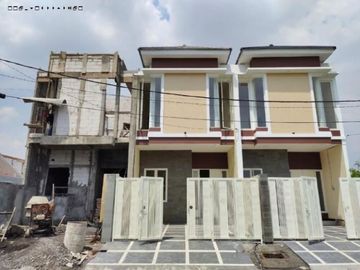 Rumah Tenggilis Mejoyo Selatan SIAP HUNI hadap timur