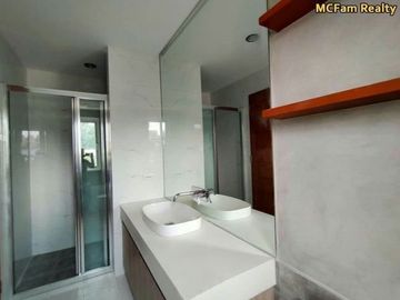 Townhouse in Quezon City - Don Antonio Heights