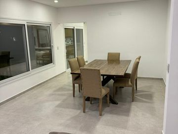 Exelente Casa En Venta Con Piscina