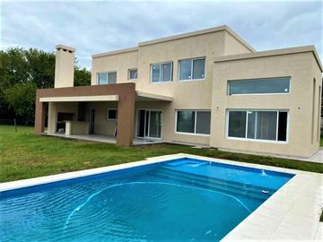 Exelente Casa En Venta Con Piscina