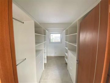 Exelente Casa En Venta Con Piscina