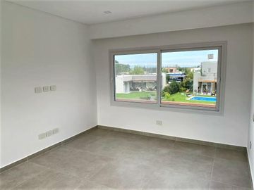 Exelente Casa En Venta Con Piscina