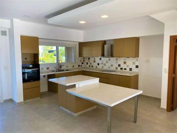 Exelente Casa En Venta Con Piscina