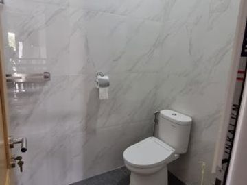 Rumah cantik full renovasi 2 lantai di Benda pamulang