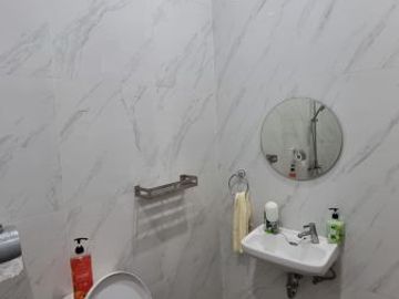 Rumah cantik full renovasi 2 lantai di Benda pamulang