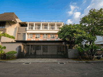 Rumah Mewah Di Pondok Indah Di Hook Dekat Taman