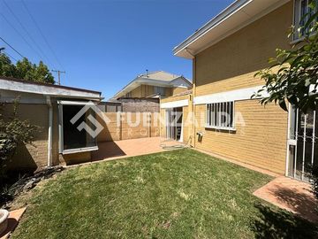 Casa en venta de 4 dorm. en San Bernardo