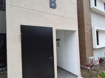 apartamento en arriendo en el vivero. Cod A127497
