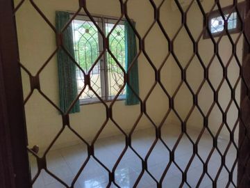 Disewakan Rumah Strategis Lokasi di Nginden Intan Barat, Surabaya