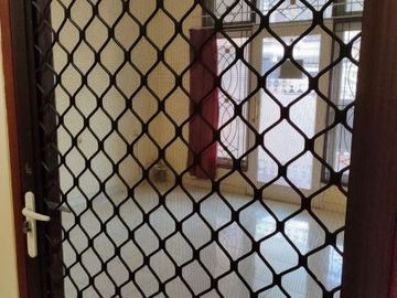 Disewakan Rumah Strategis Lokasi di Nginden Intan Barat, Surabaya