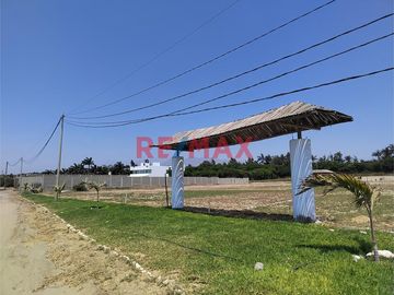 🏖️ ¡Asegura tu Inversión en Puerto Morín! Lote Comercial Ideal para Market en Condominio Privado de Playa 🏖️🌴

¿Buscas una ubicación estratégica par