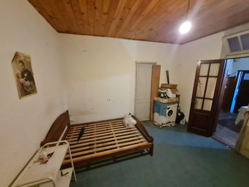 Venta de casa 5 amb Lote 10.56x17.42 c/ 2 propiedades Monte Castro