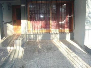 CASA DE 4 AMBIENTES, PATIO, GARAGE ZONA MATADEROS