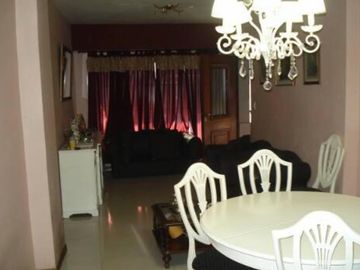 CASA DE 4 AMBIENTES, PATIO, GARAGE ZONA MATADEROS
