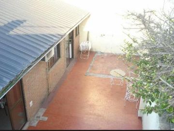 CASA DE 4 AMBIENTES, PATIO, GARAGE ZONA MATADEROS