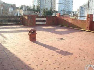 CASA DE 4 AMBIENTES, PATIO, GARAGE ZONA MATADEROS