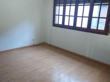 Hermoso Ph 3 Amb Al Frente Con Balcón - Terraza - Parrilla - 2 piso por escalera