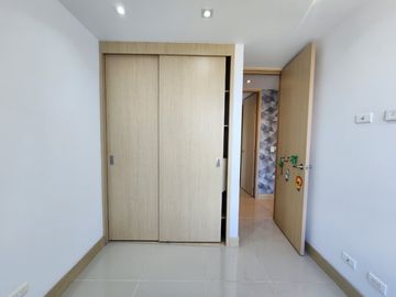 apartamento en arriendo en loma del indio. Cod A9434010