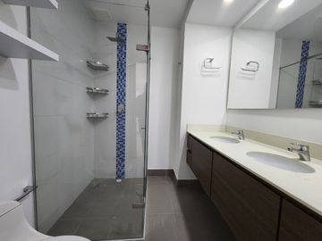 apartamento en arriendo en loma del indio. Cod A9434010