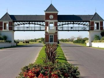 RETASADA! Casa a estrenar en Santa Guadalupe, Pilar del Este