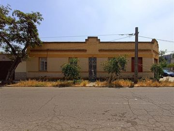 Casa en Venta en Sargento Aldea / Metro Ñuble